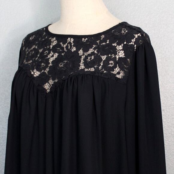 JustFab Black Blouse with Floral Lace Detail Size 1X NWT - Picture 2 of 11